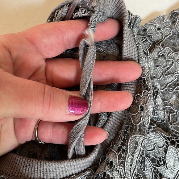 Gallery size large gray / taupe lace lined short sleeve  tee - Picture 14 of 14